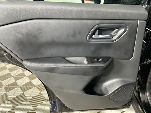 Used 2025 Nissan Rogue SV FWD image 16