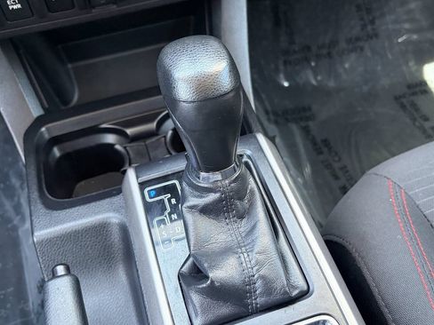 Certified 2018 Toyota Tacoma SR5 RWD image 32