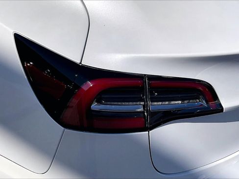 Used 2020 Tesla Model 3 Standard Range Plus RWD image 27
