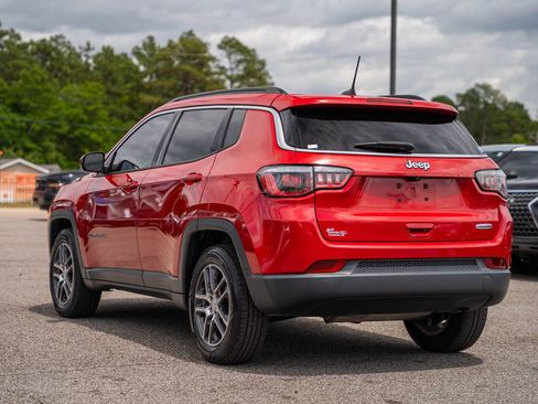 Used 2018 Jeep Compass Latitude w/ Popular Equipment Group FWD image 5