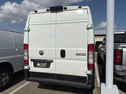 Used 2025 RAM ProMaster 2500 w/ Convenience Group FWD image 2