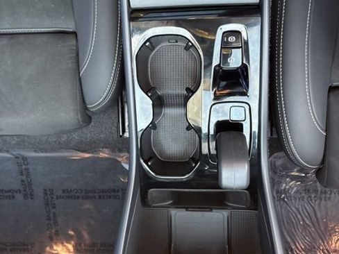 Used 2025 Volvo XC40 B5 Plus AWD/4WD image 21