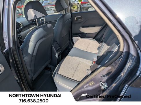 Used 2025 Hyundai Venue Limited FWD image 30