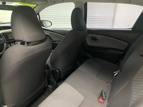 Used 2016 Toyota Yaris L image 11