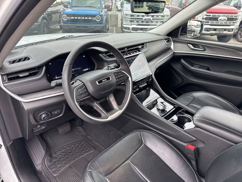 Used 2023 Jeep Grand Cherokee L Limited w/ Luxury Tech Group II image 10