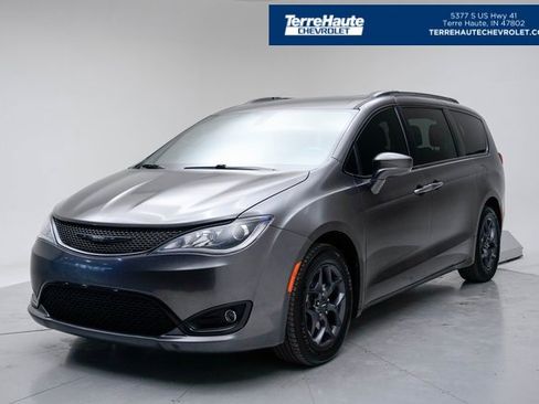 Used 2019 Chrysler Pacifica Touring-L w/ S Appearance Package image 1