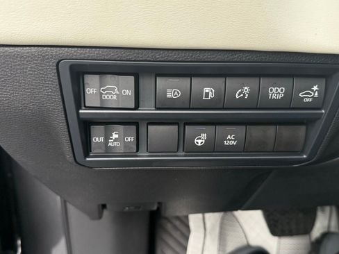 Used 2025 Toyota Sequoia Capstone image 47