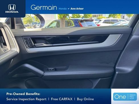 Used 2024 Porsche Cayenne AWD/4WD image 32