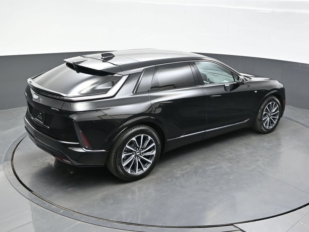 Certified 2025 Cadillac Lyriq Luxury AWD/4WD image 35
