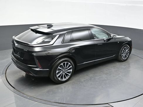Certified 2025 Cadillac Lyriq Luxury AWD/4WD image 35