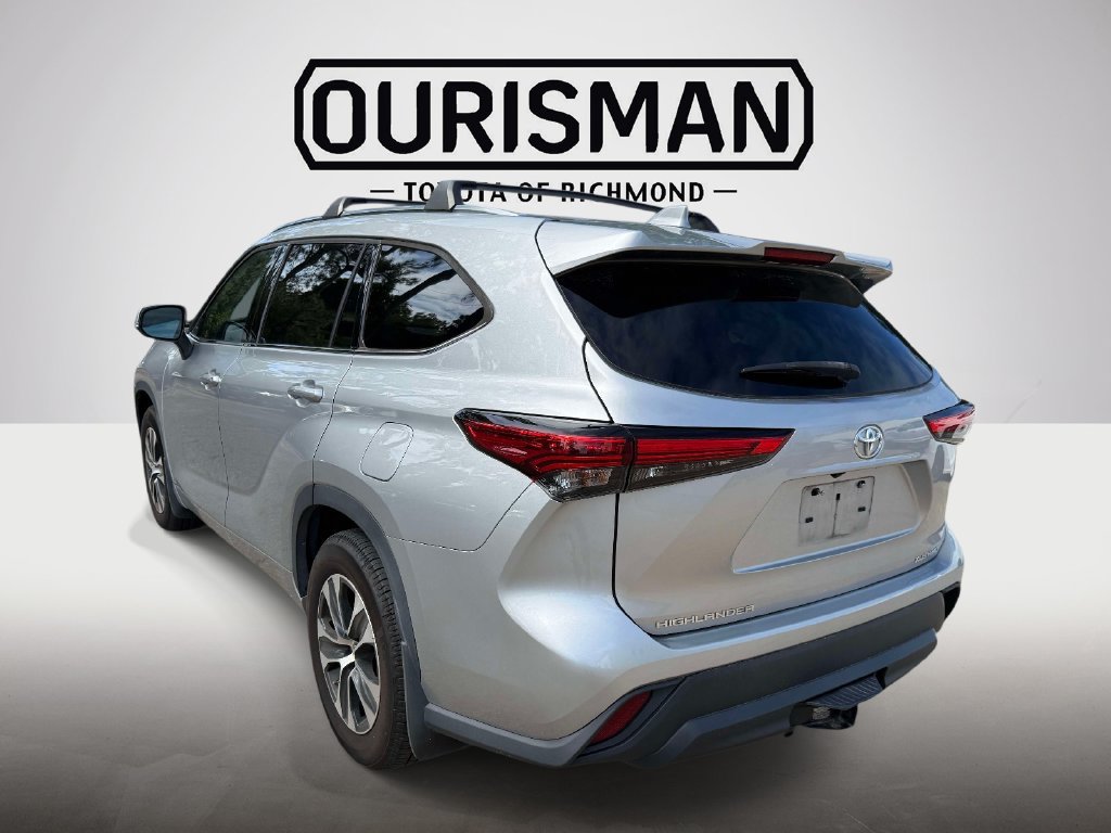 Used 2021 Toyota Highlander XLE AWD/4WD image 9