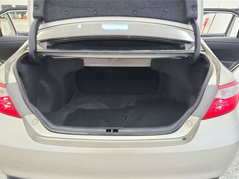 Used 2016 Toyota Camry SE w/ Moonroof Package FWD image 19