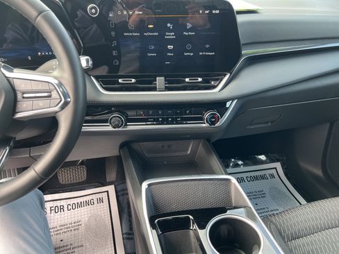 Used 2025 Chevrolet Equinox LT image 18