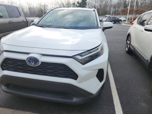 Used 2022 Toyota RAV4 XLE image 7