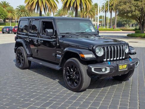 Used 2023 Jeep Wrangler Unlimited Sahara image 4
