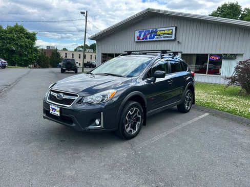 Used 2017 Subaru Crosstrek 2.0i Premium AWD/4WD image 2