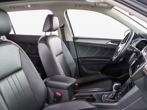 Used 2023 Volkswagen Tiguan SE FWD image 28