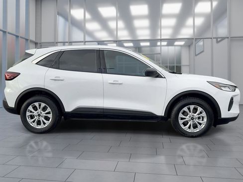 Used 2024 Ford Escape Active AWD/4WD image 3