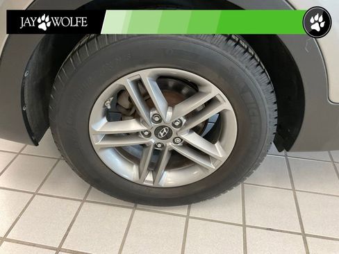 Used 2017 Hyundai Santa Fe Sport w/ 2.4L Value Package 06 FWD image 7