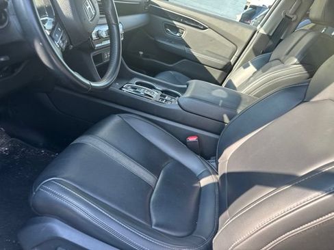 Used 2024 Honda Pilot Touring image 10