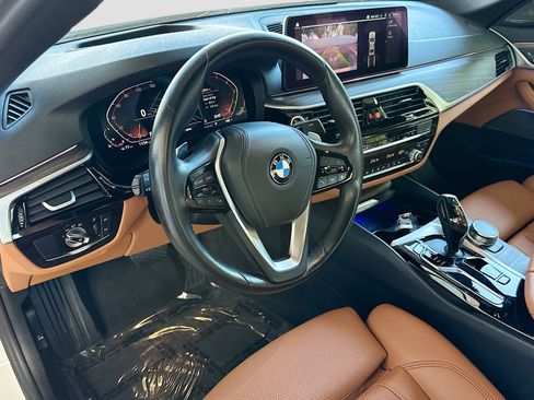 Used 2023 BMW 530i w/ Premium Package image 9