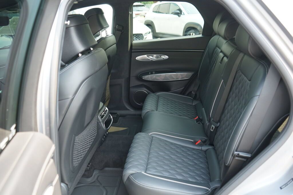 Used 2024 Genesis GV70 3.5T Sport w/ Sport Advanced Package AWD/4WD image 16