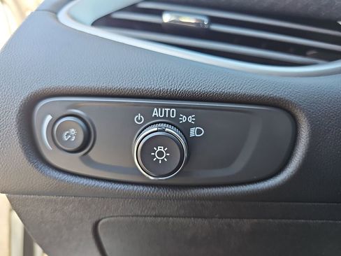 Used 2025 Chevrolet Malibu LT image 24