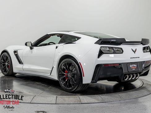 Used 2015 Chevrolet Corvette Z06 w/ 3LZ Preferred Equipment Group RWD image 15