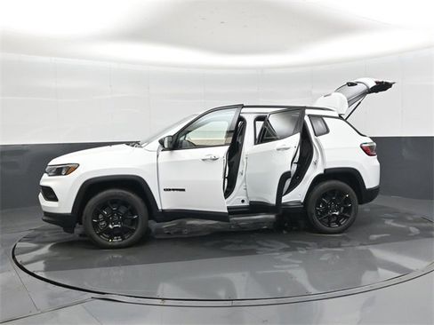 New 2026 Jeep Compass Latitude image 49