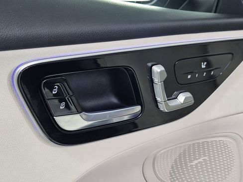 Used 2025 Mercedes-Benz C 300 Sedan image 19