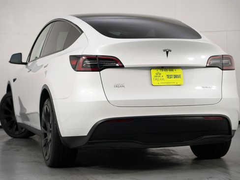 Used 2023 Tesla Model Y Long Range image 6