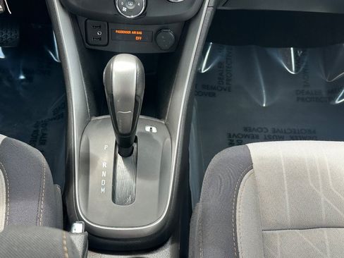 Used 2020 Chevrolet Trax LT FWD image 25