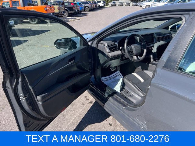 Used 2025 Toyota Camry SE FWD image 12