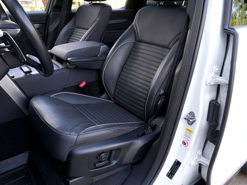 Used 2022 Land Rover Discovery HSE R-Dynamic AWD/4WD image 6