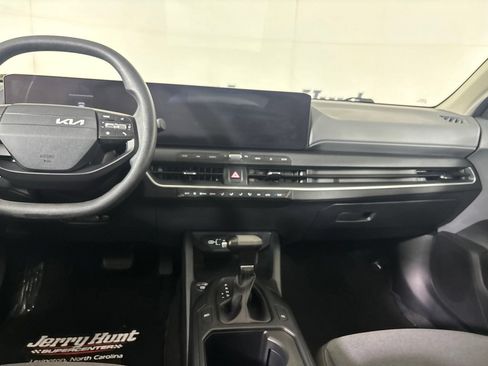 Used 2025 Kia K4 FWD image 23