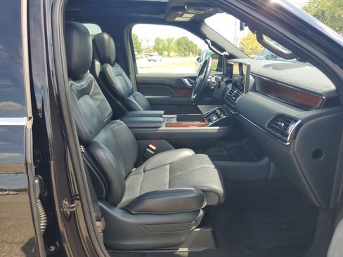 Certified 2023 Lincoln Navigator Reserve AWD/4WD image 9