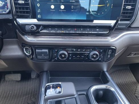 Used 2023 Chevrolet Silverado 1500 LTZ AWD/4WD image 32