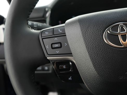 Used 2025 Toyota Camry LE image 24