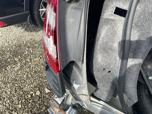 Used 2018 Ford Taurus SEL w/ Equipment Group 201A FWD image 15