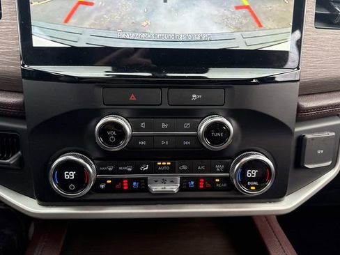 Used 2023 Ford Expedition Limited image 32