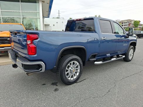 Used 2024 Chevrolet Silverado 2500 LTZ w/ LTZ Convenience Package AWD/4WD image 7