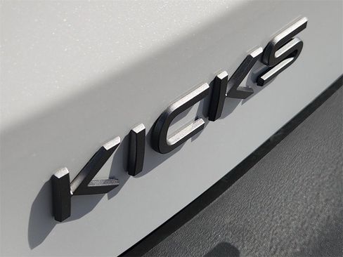 New 2026 Nissan Kicks SR image 8