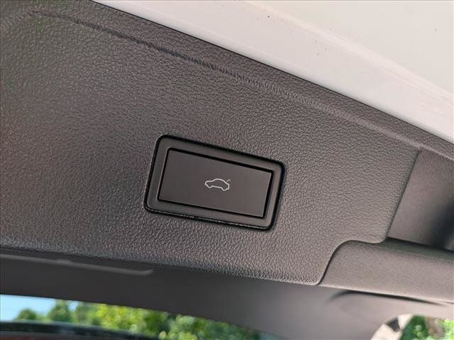 Certified 2025 Volkswagen Atlas Cross Sport SE w/ Panoramic Sunroof Package AWD/4WD image 22