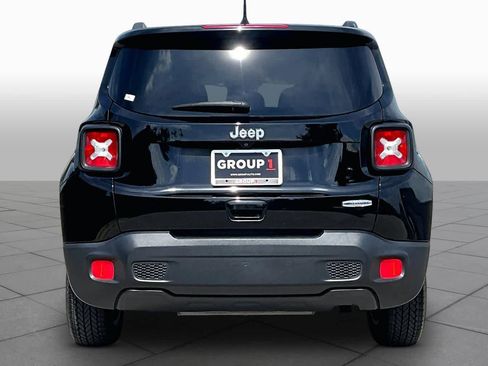 Used 2018 Jeep Renegade Latitude w/ Popular Equipment Group FWD image 5