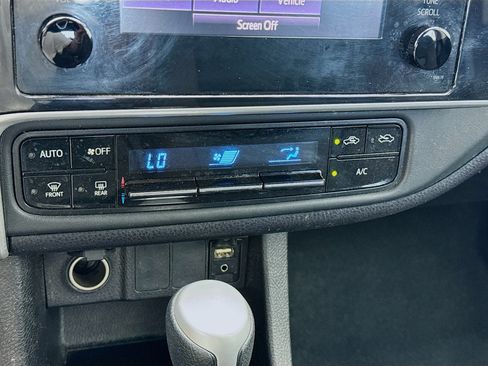 Used 2019 Toyota Corolla LE w/ Carpet Mat Package (TMS) FWD image 12