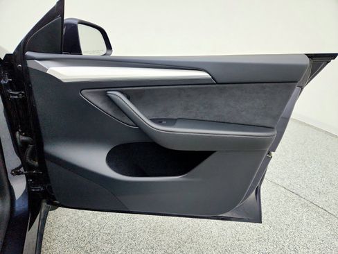 Used 2024 Tesla Model Y Long Range image 27