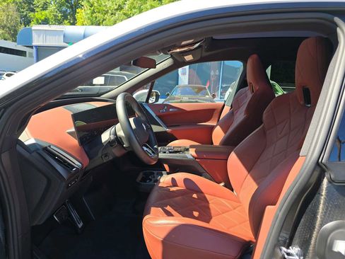 Used 2026 BMW iX xDrive60 w/ M Sport Package AWD/4WD image 21