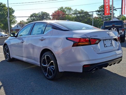 New 2025 Nissan Altima 2.5 SR image 3