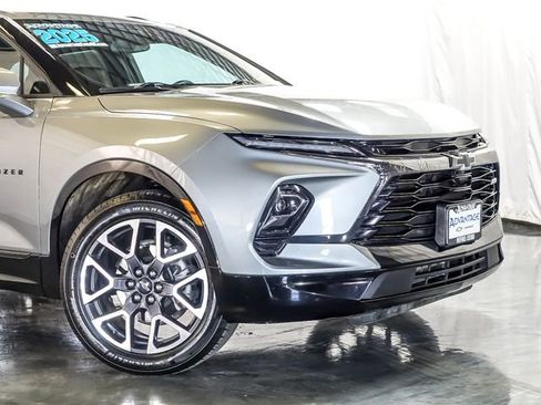 Certified 2025 Chevrolet Blazer RS image 3