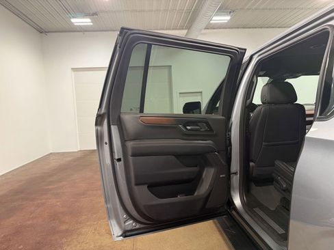 Used 2025 GMC Yukon XL Denali AWD/4WD image 46